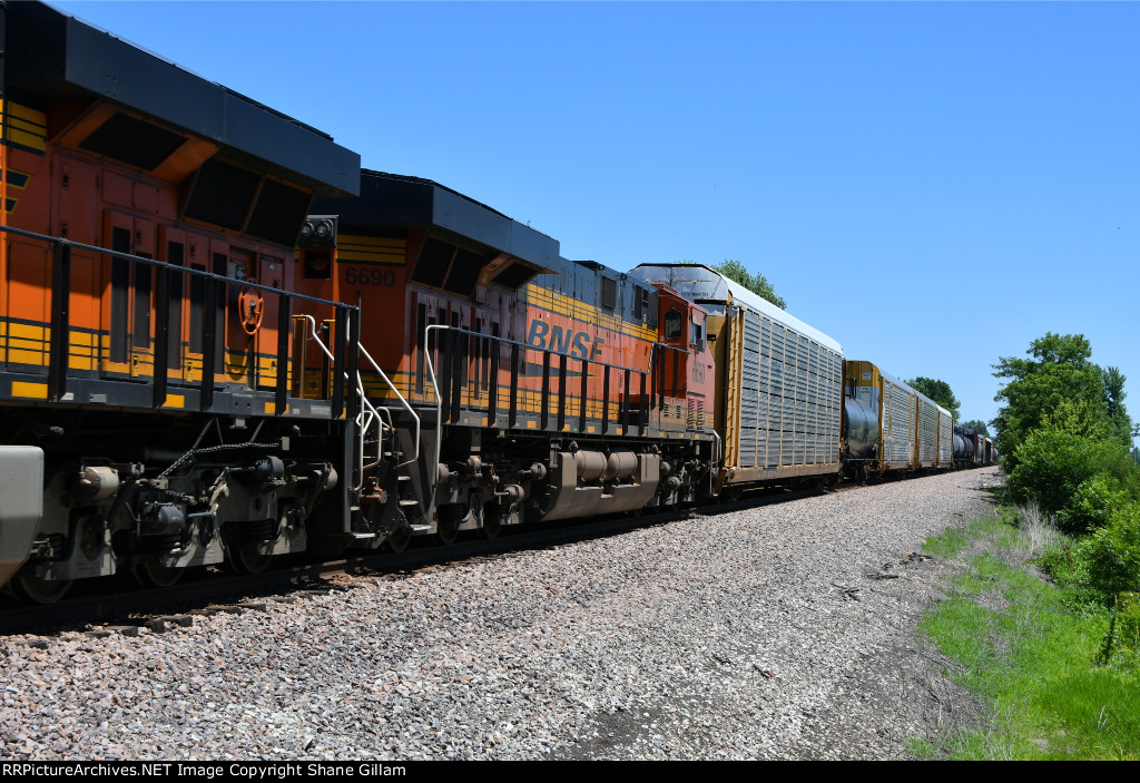 BNSF 6690 Roster shot